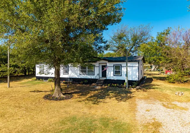 Photo 1 of Single family home for sale at 49940 Bob Crouch Dr, Earlsboro, OK 74840 | MLS# 1247289 | Listing updated on 2026-09-02