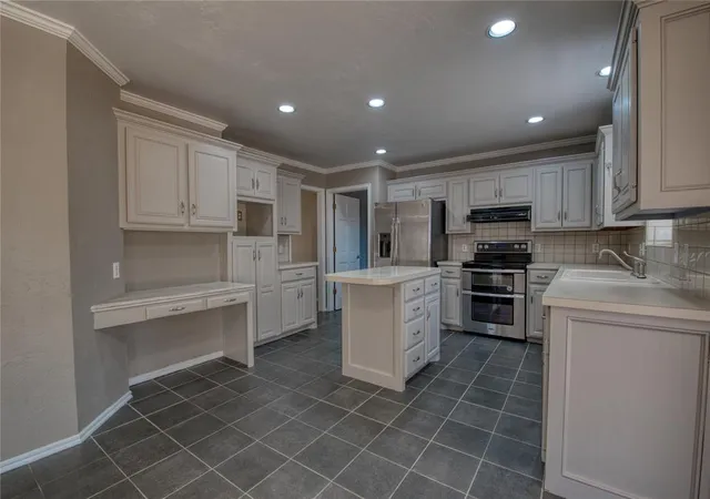 Photo 3 of Sale Pending at 15401 Summit Parke Dr, Edmond, OK 73013 | MLS# 1247290 | Listing updated on 2026-09-08