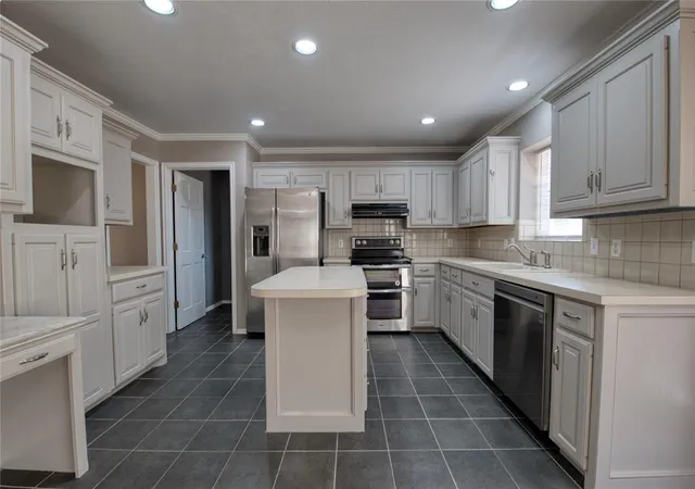 Photo 3 of Sale Pending at 15401 Summit Parke Dr, Edmond, OK 73013 | MLS# 1247290 | Listing updated on 2026-09-08