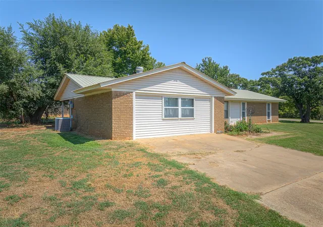 Single family home for sale at 116 S Cimarron Dr, Perkins, OK 74059 | MLS# 1247324