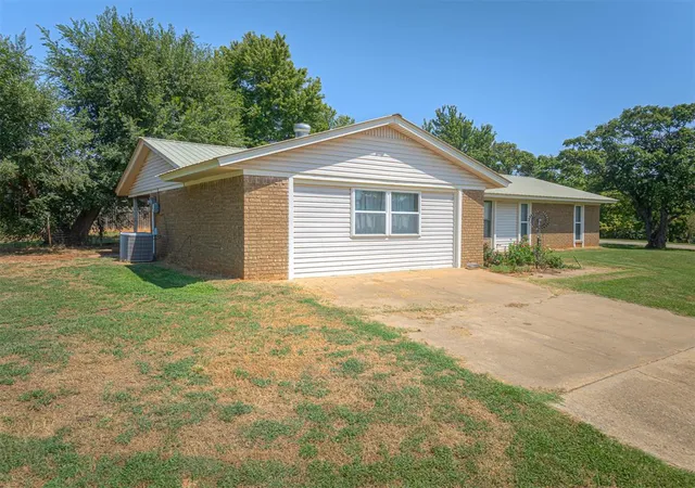 Photo 3 of Single family home for sale at 116 S Cimarron Dr, Perkins, OK 74059 | MLS# 1247324 | Listing updated on 2026-09-25