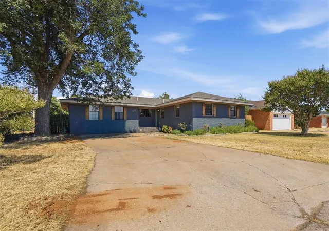 Photo 2 of Single family home for sale at 113 Sumner Dr, Altus, OK 73521 | MLS# 1247347 | Listing updated on 2026-09-04