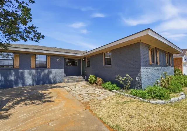 Photo 3 of Single family home for sale at 113 Sumner Dr, Altus, OK 73521 | MLS# 1247347 | Listing updated on 2026-09-04