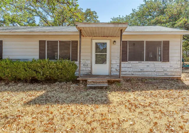 Photo 4 of Sale Pending at 8530 Lakewood Ave, Guthrie, OK 73044 | MLS# 1247357 | Listing updated on 2026-09-05