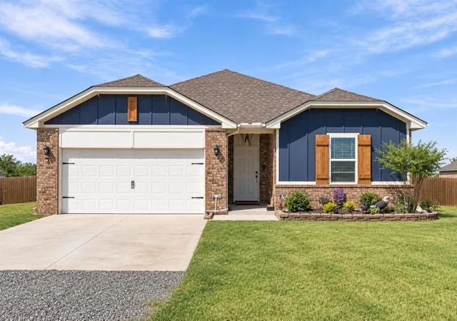 Single family home for sale at 3441 Manning Farms Blvd, El Reno, OK 73036 | MLS# 1247365