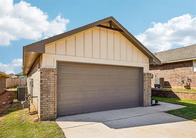 Photo 2 of Single family home for sale at 2912 Nw 196th Place, Edmond, OK 73012 | MLS# 1247379 | Listing updated on 2026-10-07