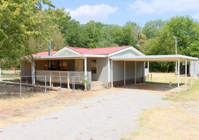 Photo 2 of Sale Pending at 818 Coal Crk Rd, Tuttle, OK 73089 | MLS# 1247386 | Listing updated on 2026-09-04