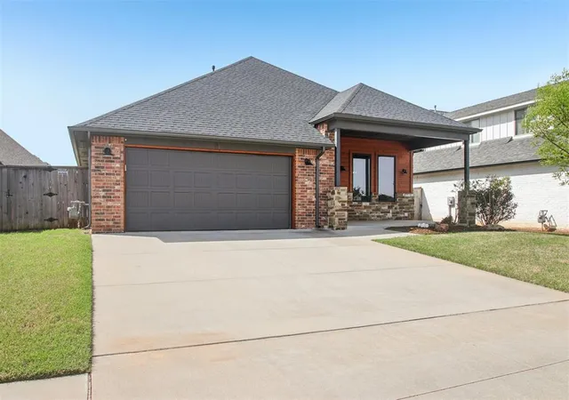 Photo 2 of Sale Pending at 512 Mosswood Rd, Norman, OK 73069 | MLS# 1247399 | Listing updated on 2026-09-26