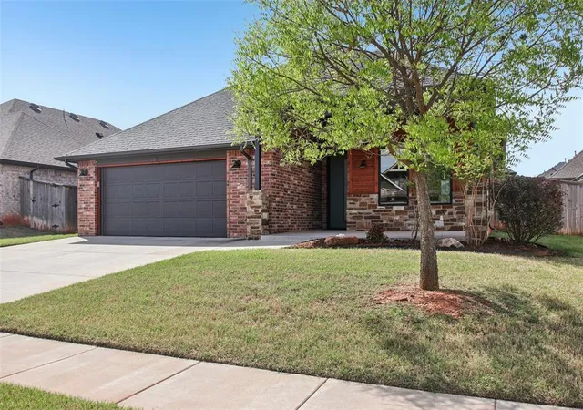 Photo 3 of Sale Pending at 512 Mosswood Rd, Norman, OK 73069 | MLS# 1247399 | Listing updated on 2026-09-26