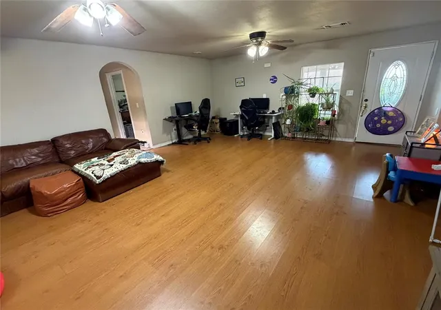 Photo 3 of Single family home for sale at 921 E Highway 19, Chickasha, OK 73018 | MLS# 1247400 | Listing updated on 2026-09-03