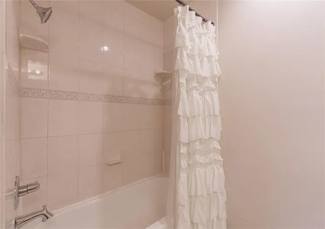 Listing Photo 2 - Condo for sale in building located at 4400 N Hemingway Dr, Oklahoma, OK 73118 - Unit #134