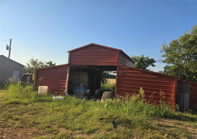 Photo 4 of Single family home for sale at 4760 E Bender Rd, Newkirk, OK 74647 | MLS# 1247410 | Listing updated on 2026-09-03