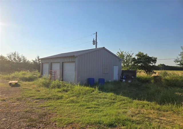 Photo 3 of Single family home for sale at 4760 E Bender Rd, Newkirk, OK 74647 | MLS# 1247410 | Listing updated on 2026-10-28