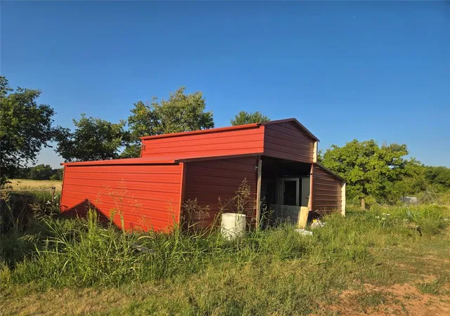 Photo 3 of Single family home for sale at 4760 E Bender Rd, Newkirk, OK 74647 | MLS# 1247410 | Listing updated on 2026-10-28