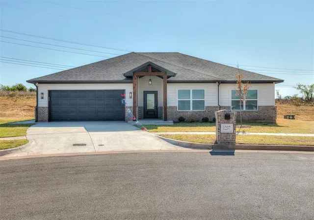 Photo 2 of Single family home for sale at 1237 E Stetson Ln, Mustang, OK 73064 | MLS# 1247411 | Listing updated on 2026-09-30