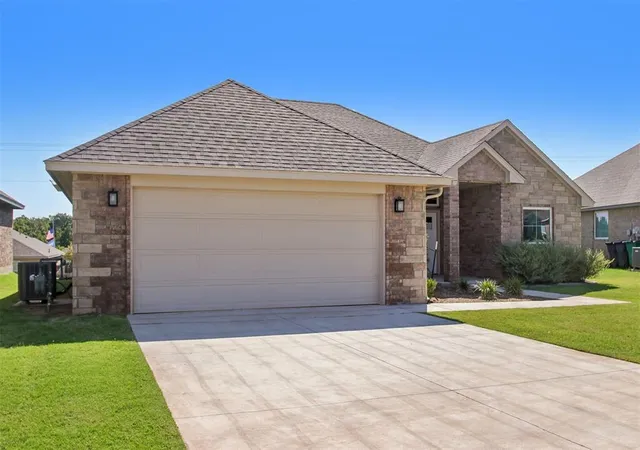 Photo 3 of Single family home for sale at 13804 Klinsman Rd, Piedmont, OK 73078 | MLS# 1247422 | Listing updated on 2026-10-09