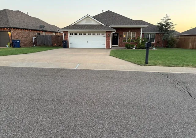 Photo 1 of Single family home for sale at 2220 Crooked Oak Dr, Shawnee, OK 74804 | MLS# 1247426 | Listing updated on 2026-09-04