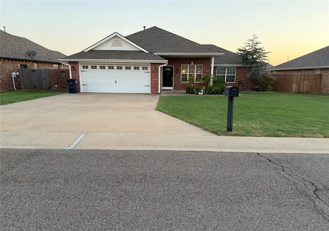 Photo 2 of Single family home for sale at 2220 Crooked Oak Dr, Shawnee, OK 74804 | MLS# 1247426 | Listing updated on 2026-09-04