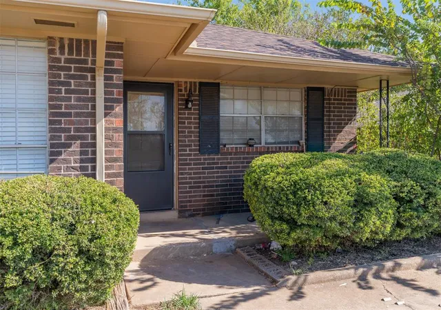 Photo 1 of Multi family home for sale at 915 Delmar Cir, Moore, OK 73160 | MLS# 1247442 | Listing updated on 2026-09-06