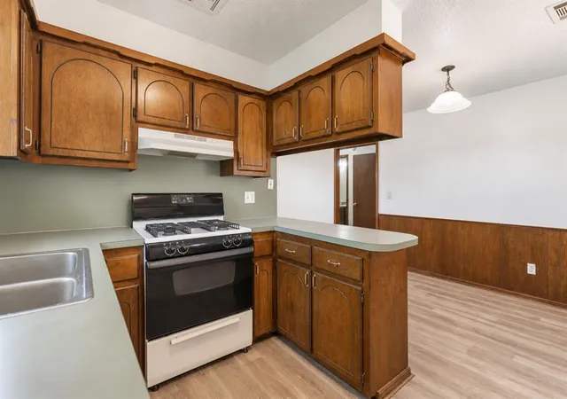 Photo 4 of House for sale at 915 Delmar Cir, Moore, OK 73160 | MLS# 1247442 | Listing updated on 2026-09-06