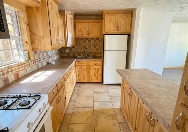 Photo 4 of Single family home for sale at 120 Thornton Ln, Elk City, OK 73644 | MLS# 1247444 | Listing updated on 2026-09-02