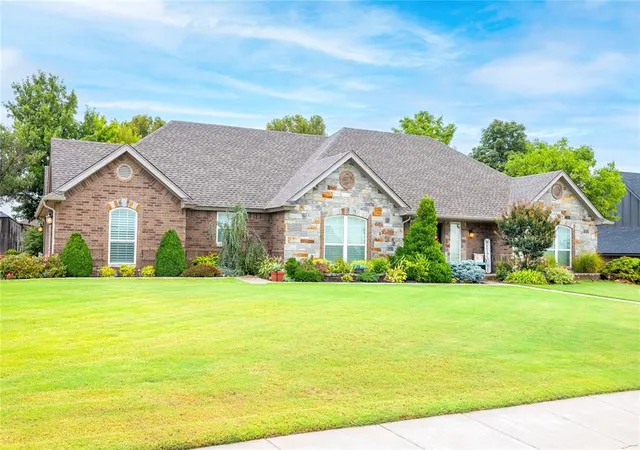Photo 3 of Single family home for sale at 107 Clubhouse Dr, Elk City, OK 73644 | MLS# 1247449 | Listing updated on 2026-09-03