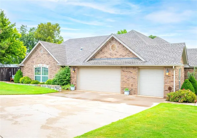 Photo 3 of Single family home for sale at 107 Clubhouse Dr, Elk City, OK 73644 | MLS# 1247449 | Listing updated on 2026-09-03