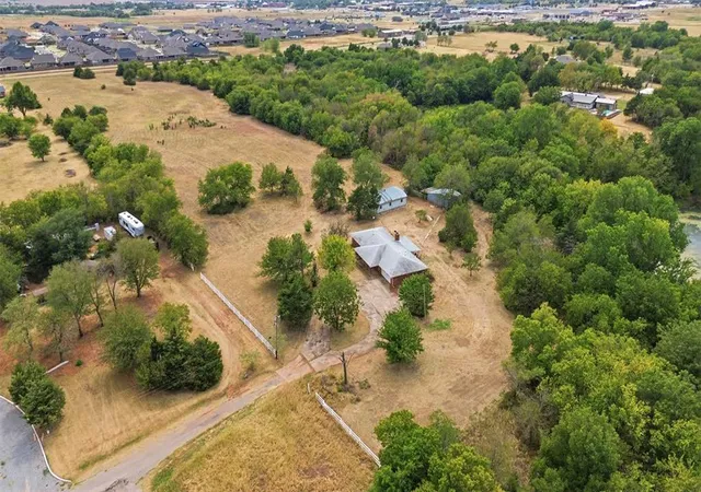 Photo 2 of Single family home for sale at 724 Ne Blugil Dr, Piedmont, OK 73078 | MLS# 1247451 | Listing updated on 2026-09-03