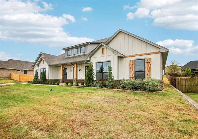 Photo 3 of Sale Pending at 10140 Nw 100th Street, Yukon, OK 73099 | MLS# 1247463 | Listing updated on 2026-09-18