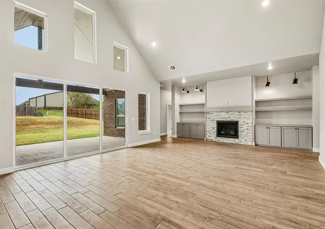 Photo 4 of Sale Pending at 10140 NW 100th Street, Yukon, OK 73099 | MLS# 1247463 | Listing updated on 2026-09-18