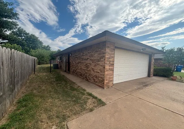 Photo 3 of Single family home for sale at 4013 Bunker Hl St, Enid, OK 73703 | MLS# 1247501 | Listing updated on 2026-09-03