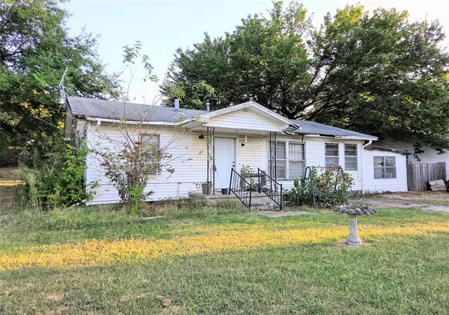 Photo 2 of Sale Pending at 237 Brent St, Meeker, OK 74855 | MLS# 1247505 | Listing updated on 2026-10-02