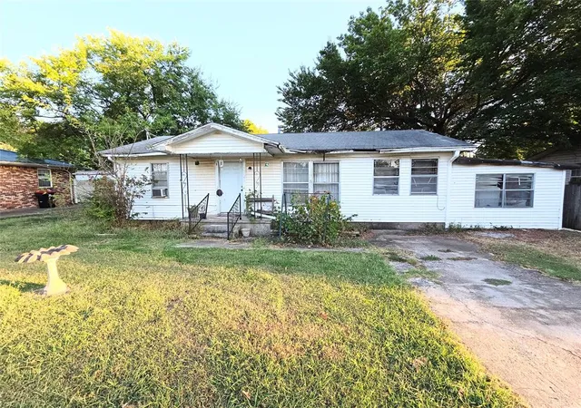 Photo 3 of Sale Pending at 237 Brent St, Meeker, OK 74855 | MLS# 1247505 | Listing updated on 2026-10-02