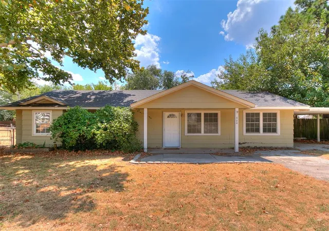 Photo 1 of Single family home for sale at 600 E Cherry St, Noble, OK 73068 | MLS# 1247521 | Listing updated on 2026-09-03