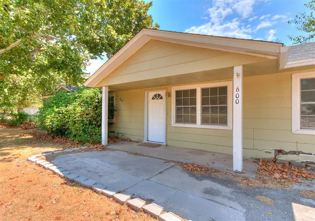 Photo 3 of Single family home for sale at 600 E Cherry St, Noble, OK 73068 | MLS# 1247521 | Listing updated on 2026-09-03