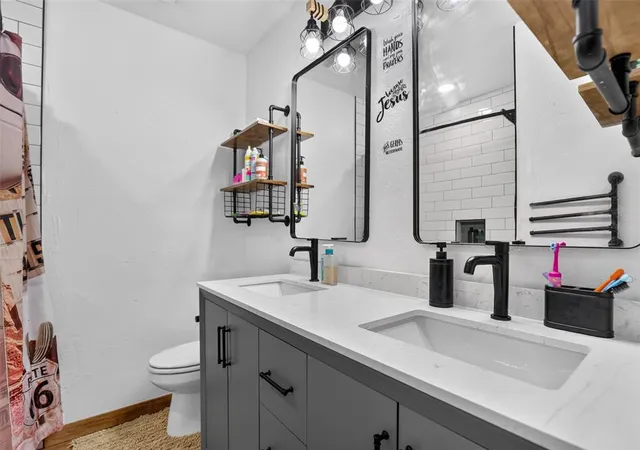 Photo 3 of Single family home for sale at 21480 Pioneer Cir, Harrah, OK 73045 | MLS# 1247522 | Listing updated on 2026-10-06