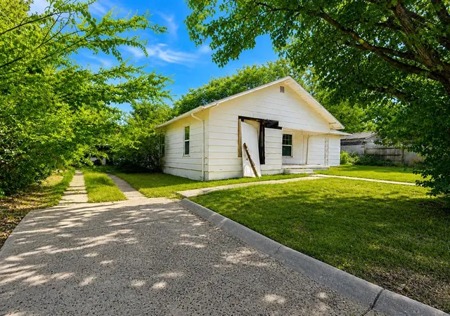 Photo 2 of Single family home for sale at 1109 W Mulberry St, Duncan, OK 73533 | MLS# 1247538 | Listing updated on 2026-10-27