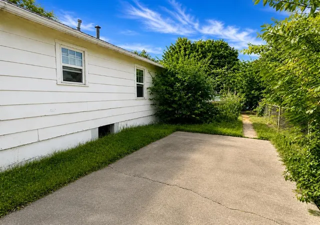 Photo 3 of Single family home for sale at 1109 W Mulberry St, Duncan, OK 73533 | MLS# 1247538 | Listing updated on 2026-10-27