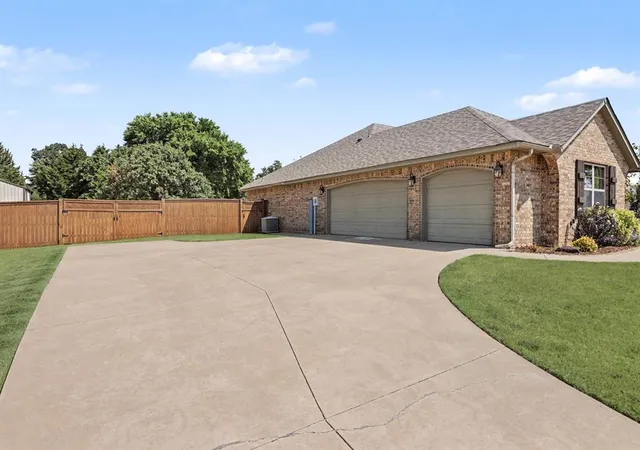 Photo 4 of Single family home for sale at 4160 Timberline Trl, Edmond, OK 73034 | MLS# 1247552 | Listing updated on 2026-10-09