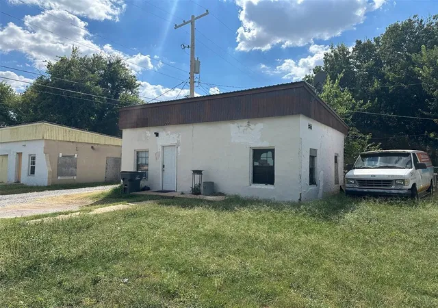 Photo 2 of Multi family home for sale at 408 Nw 3rd Street, Lawton, OK 73507 | MLS# 1247565 | Listing updated on 2026-09-04