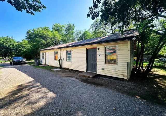 Photo 4 of Multi family home for sale at 1711 Nw Kingsbury Ave, Lawton, OK 73507 | MLS# 1247566 | Listing updated on 2026-09-04