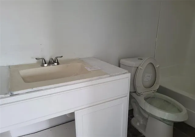 Photo 4 of Sale Pending at 10012 S Douglas Ave, Oklahoma City, OK 73139 | MLS# 1247568 | Listing updated on 2026-09-08