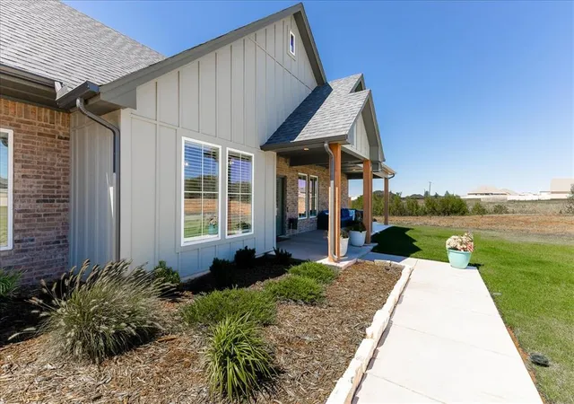Photo 2 of Sale Pending at 4642 Vista Reach Cir, Edmond, OK 73025 | MLS# 1247571 | Listing updated on 2026-09-25