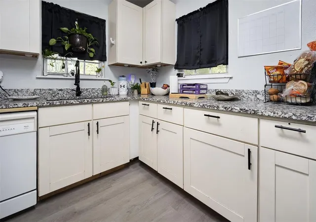 Photo 1 of Single family home for sale at 1400 Crestwood Rd, Harrah, OK 73045 | MLS# 1247578 | Listing updated on 2026-09-15