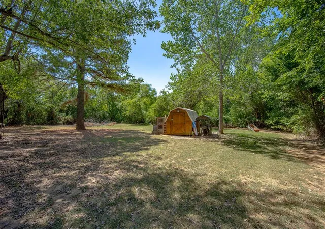 Photo 4 of Single family home for sale at 1400 Crestwood Rd, Harrah, OK 73045 | MLS# 1247578 | Listing updated on 2026-09-15