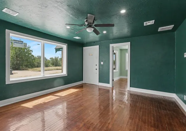 Photo 3 of Single family home for sale at 1521 NE 11th Street, Oklahoma City, OK 73117 | MLS# 1247591 | Listing updated on 2026-09-03