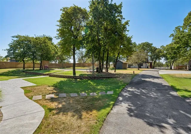 Photo 3 of Single family home for sale at 600 Sherwood Ln, Edmond, OK 73034 | MLS# 1247593 | Listing updated on 2026-09-17