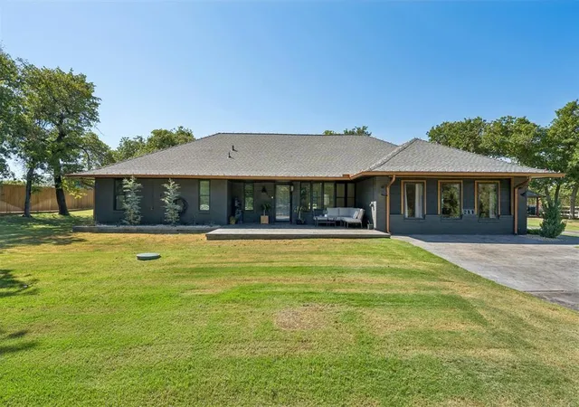 Photo 3 of Single family home for sale at 600 Sherwood Ln, Edmond, OK 73034 | MLS# 1247593 | Listing updated on 2026-09-17