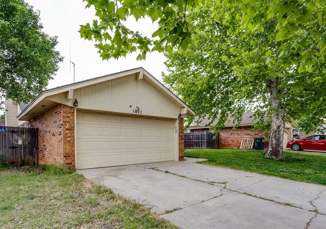 Photo 1 of Single family home for sale at 1011 Royal Ln, Yukon, OK 73099 | MLS# 1247604 | Listing updated on 2026-09-06