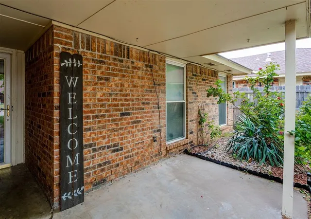 Photo 4 of Single family home for sale at 1011 Royal Ln, Yukon, OK 73099 | MLS# 1247604 | Listing updated on 2026-09-06